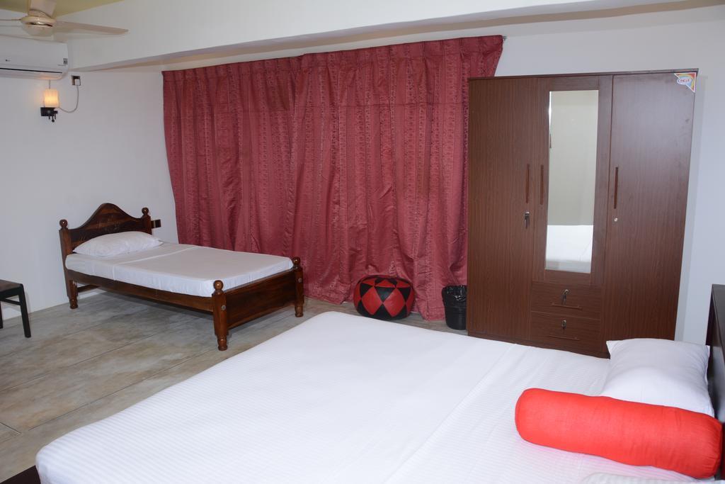 Hotel Tobiko Тринкомали Экстерьер фото